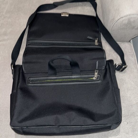 Ossington black messenger bag 19x14x21” - Picture 6 of 6